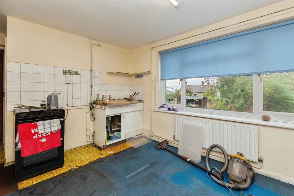 House in Aylesbury - View 3