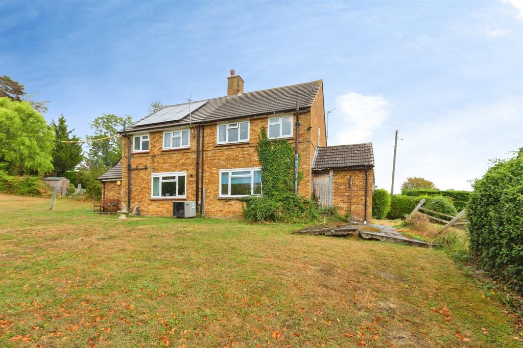 House in Aylesbury - View 4