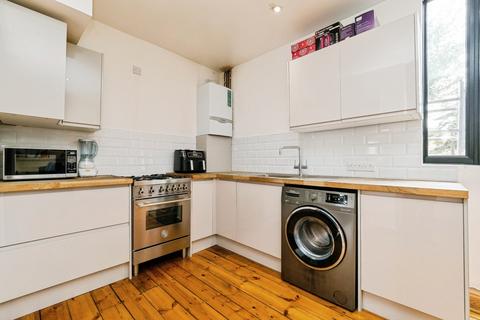 2 bedroom end of terrace house for sale, Marmion Avenue, London, E4