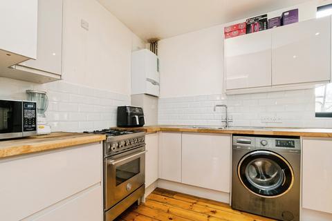 2 bedroom end of terrace house for sale, Marmion Avenue, London, E4