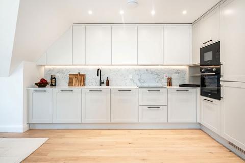 2 bedroom flat for sale, Brooklands Road, Weybridge KT13