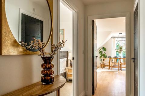 2 bedroom flat for sale, Brooklands Road, Weybridge KT13