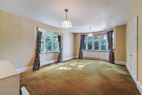 4 bedroom detached house for sale, Longdown Lane South, Epsom