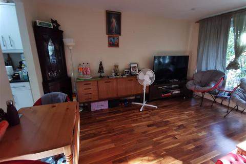 1 bedroom apartment to rent, Inwood Avenue, Hounslow