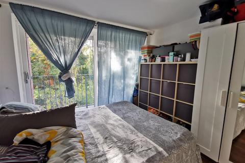 1 bedroom apartment to rent, Inwood Avenue, Hounslow