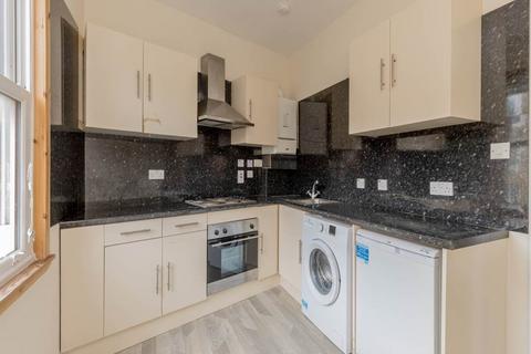4 bedroom flat to rent, East Preston Street, Edinburgh, Midlothian, EH8