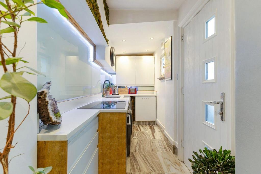 Apartment in London, Royal Borough of Kensington and Chelsea - View 2