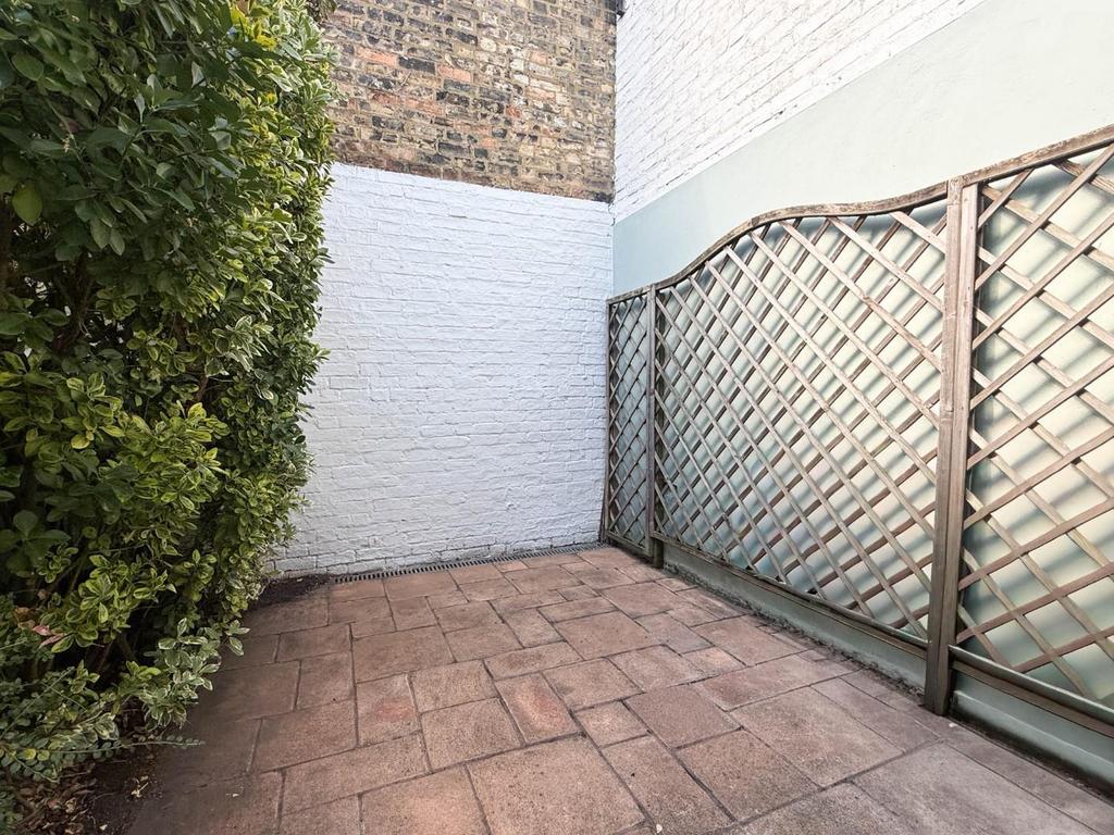 House in Cambridge, Petersfield - More