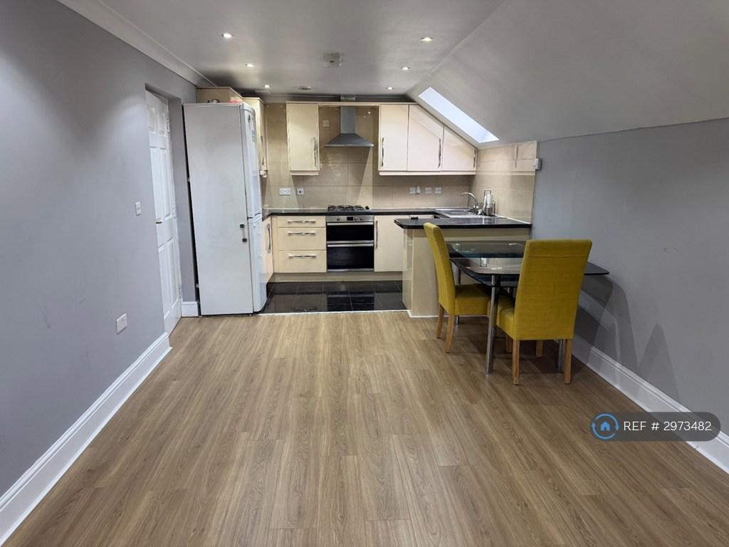 Apartment in Hounslow - View 2