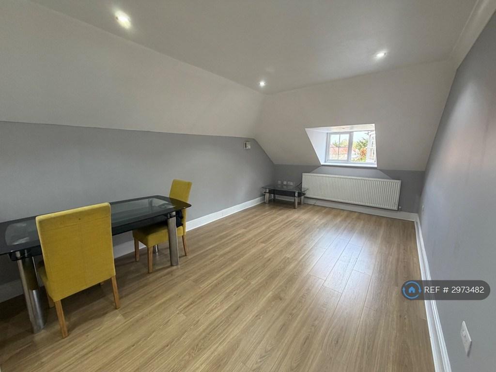 Apartment in Hounslow - View 3