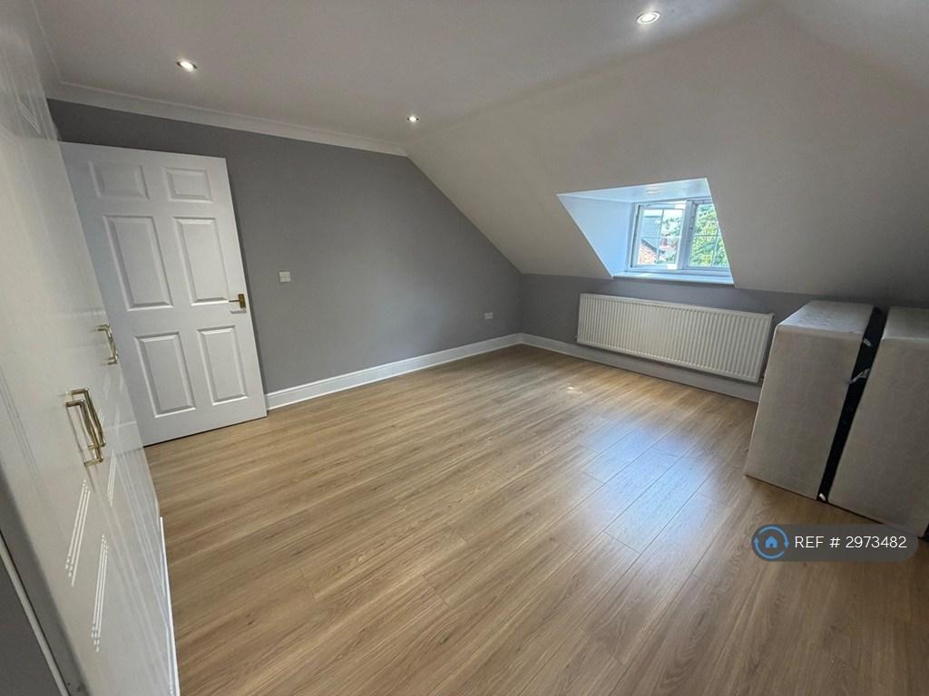 Apartment in Hounslow - View 4