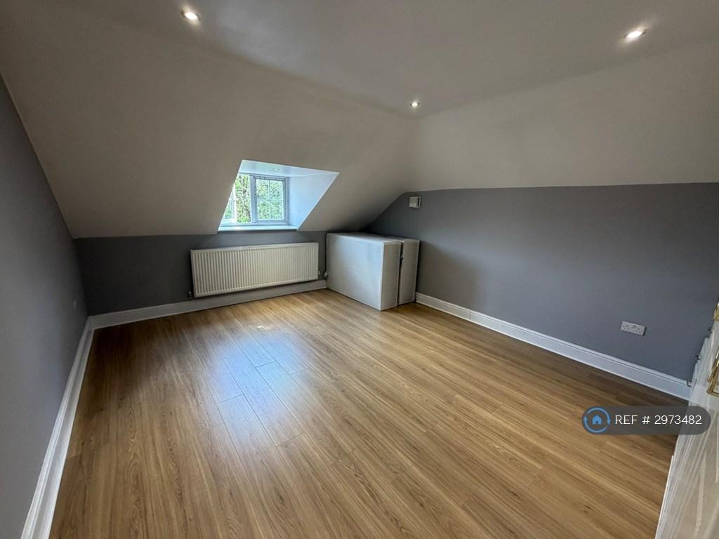 Apartment in Hounslow - View 5