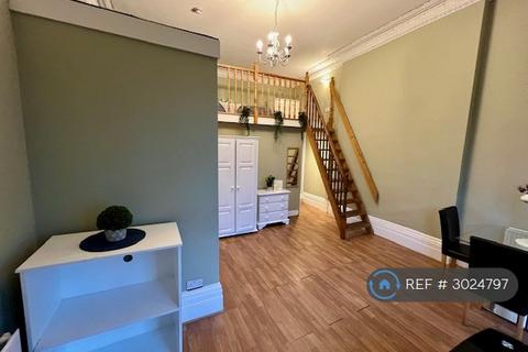 1 bedroom in a house share to rent, Holland Road, London, W14