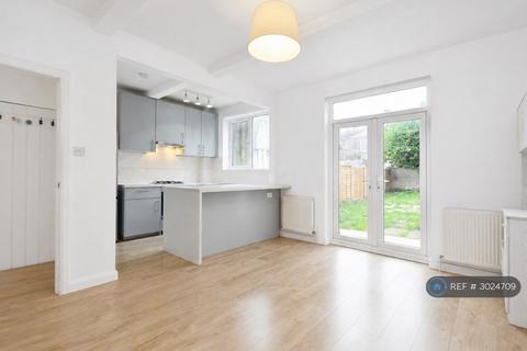 3 bedroom terraced house to rent, Hepworth Road, London, SW16