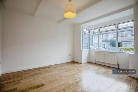 3 bedroom terraced house to rent, Hepworth Road, London, SW16