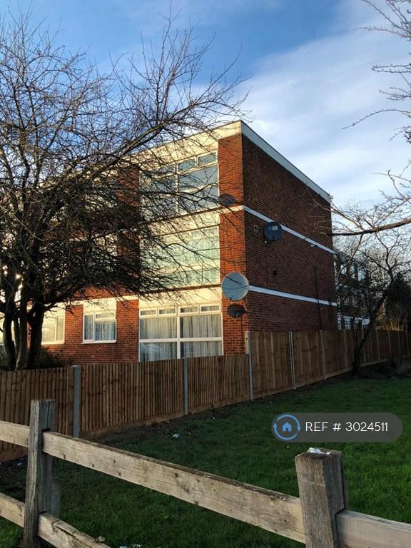 Apartment in Greenford - View 2