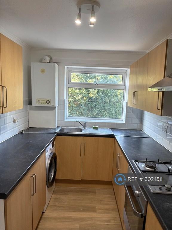 Apartment in Greenford - View 3