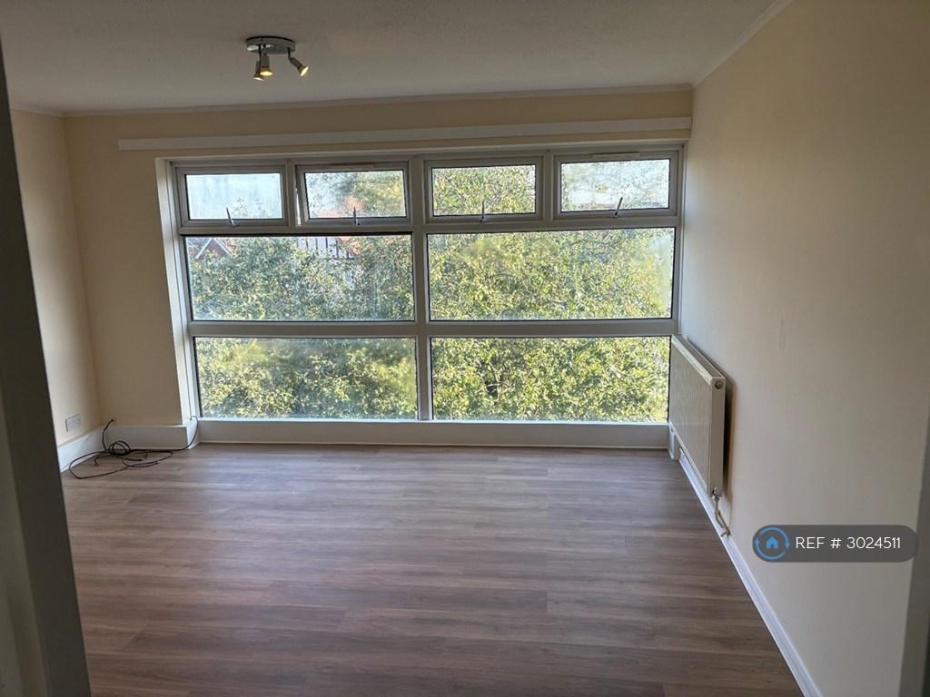 Apartment in Greenford - View 5