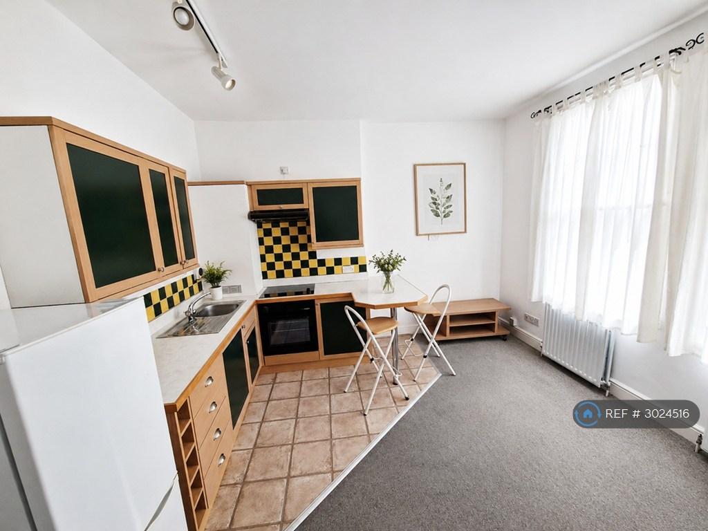Apartment in London - View 5