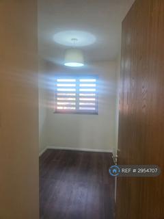 2 bedroom flat to rent, Haig Gardens, Gravesend, DA12