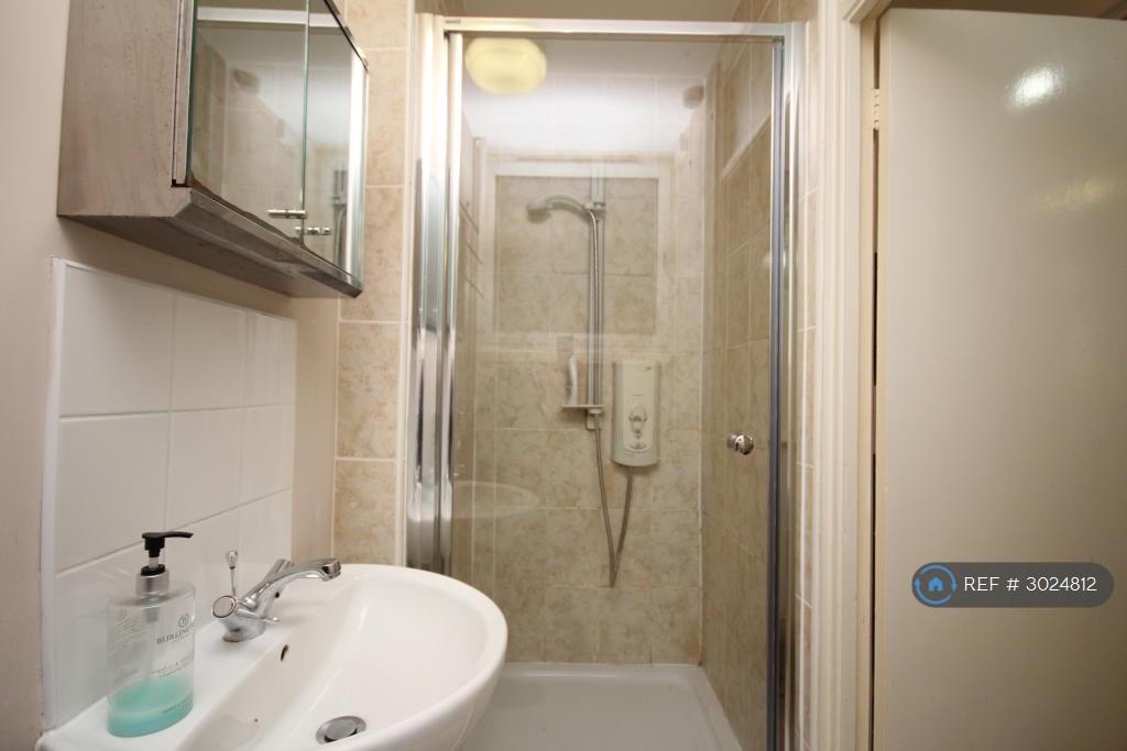 Apartment in London - View 3