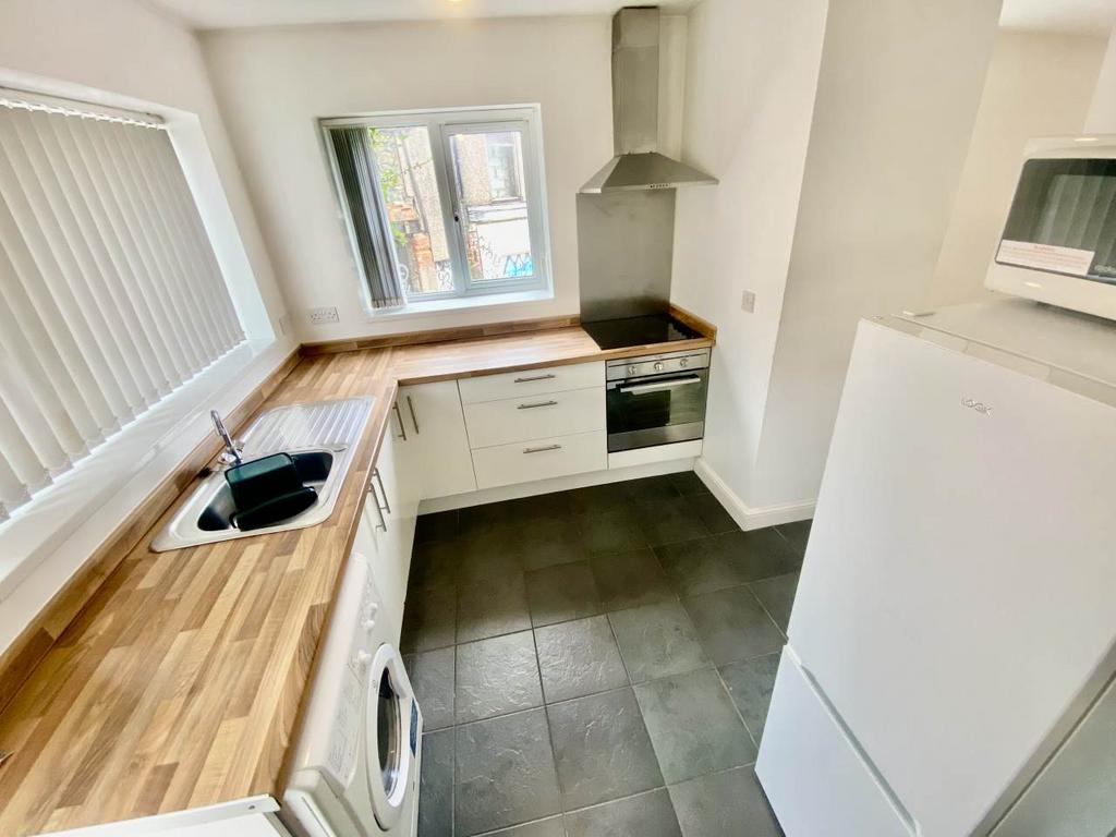 Apartment in Swansea - View 2