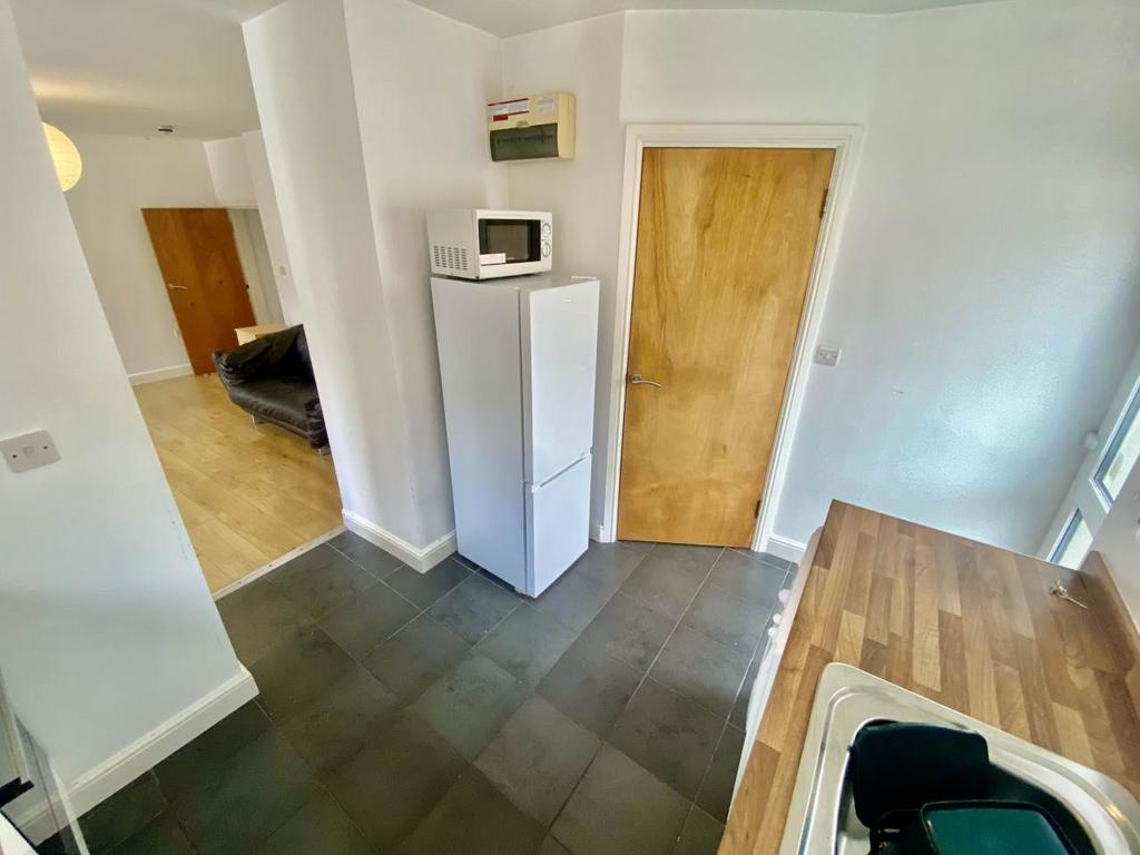 Apartment in Swansea - View 3