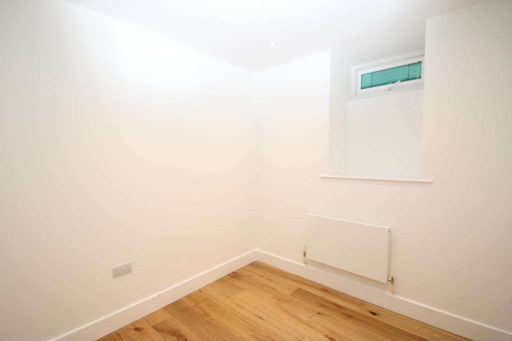 Apartment in Croydon - View 4