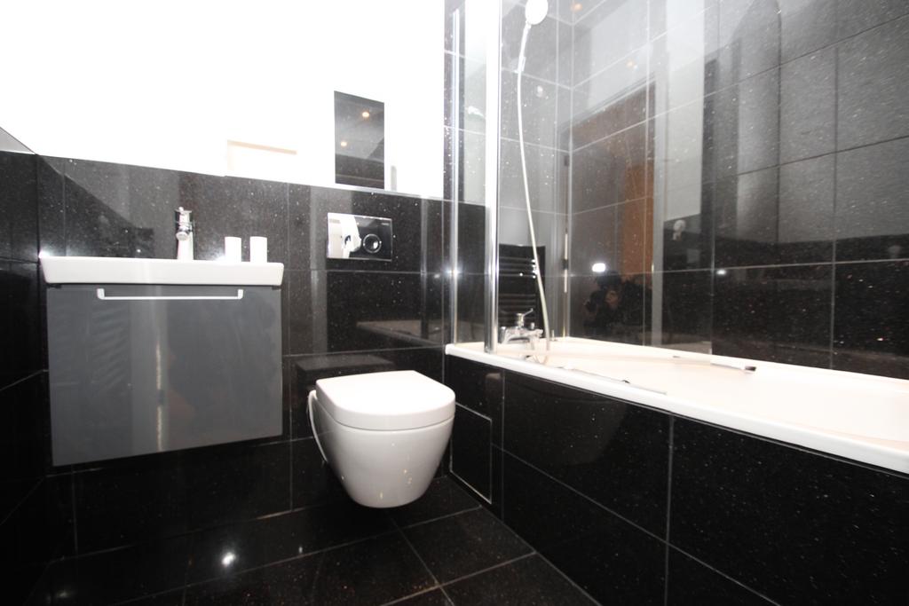 Apartment in Croydon - View 5