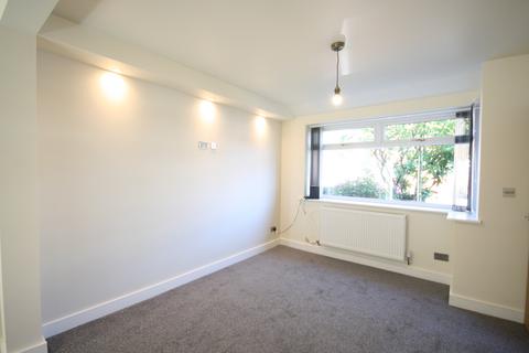 3 bedroom semi-detached house to rent, Windsor Drive, Audenshaw M34