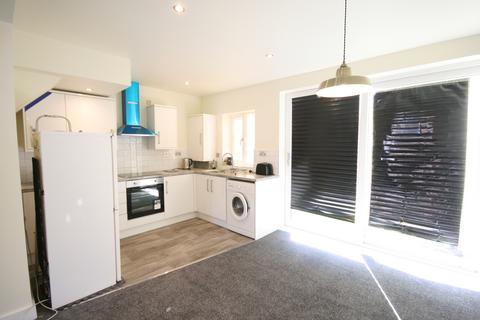 3 bedroom semi-detached house to rent, Windsor Drive, Audenshaw M34