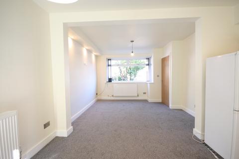 3 bedroom semi-detached house to rent, Windsor Drive, Audenshaw M34