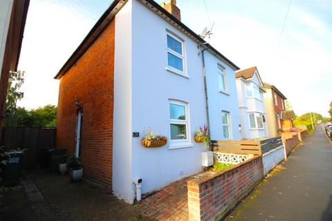 2 bedroom house to rent, Stoughton Road, Guildford