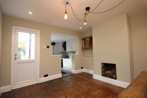 2 bedroom house to rent, Stoughton Road, Guildford