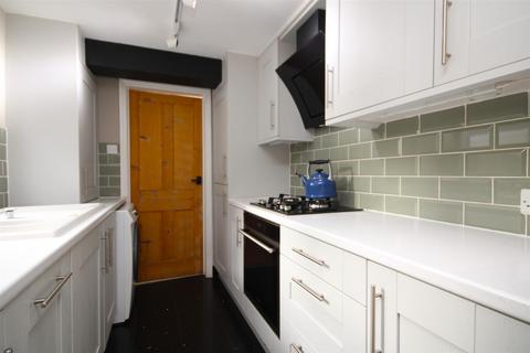 2 bedroom house to rent, Stoughton Road, Guildford