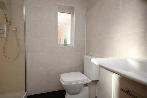 2 bedroom house to rent, Stoughton Road, Guildford