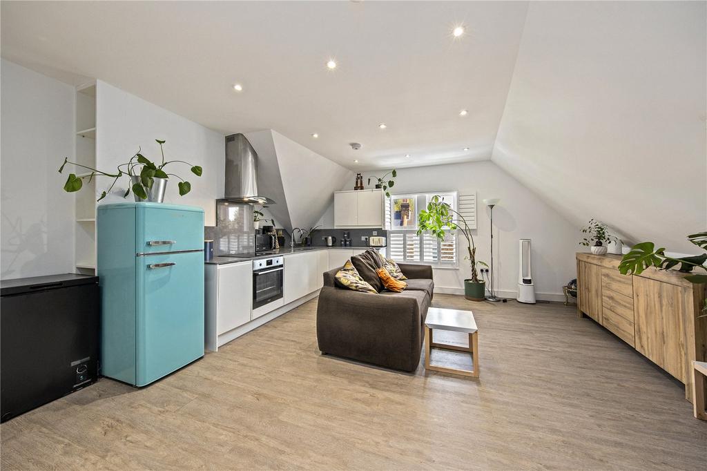 Apartment in Kew - View 2