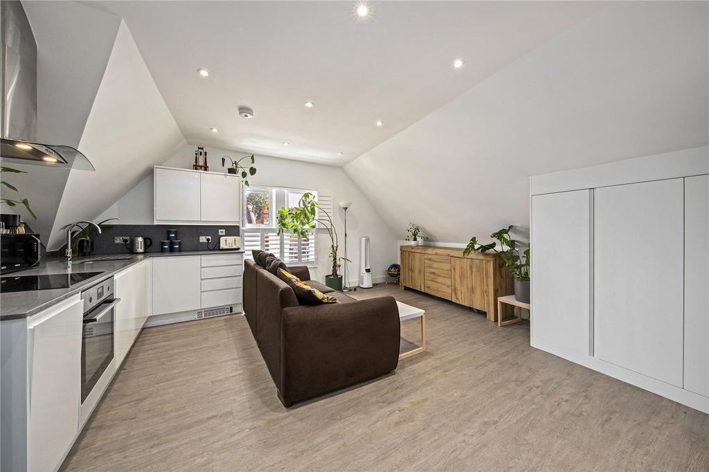 Apartment in Kew - View 3