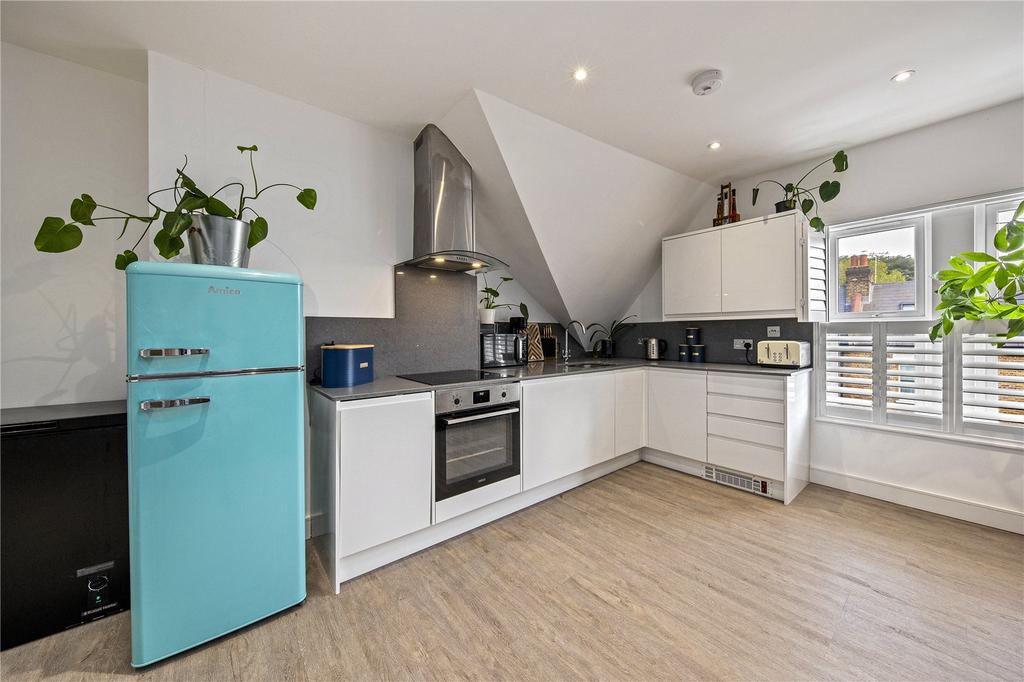 Apartment in Kew - View 5