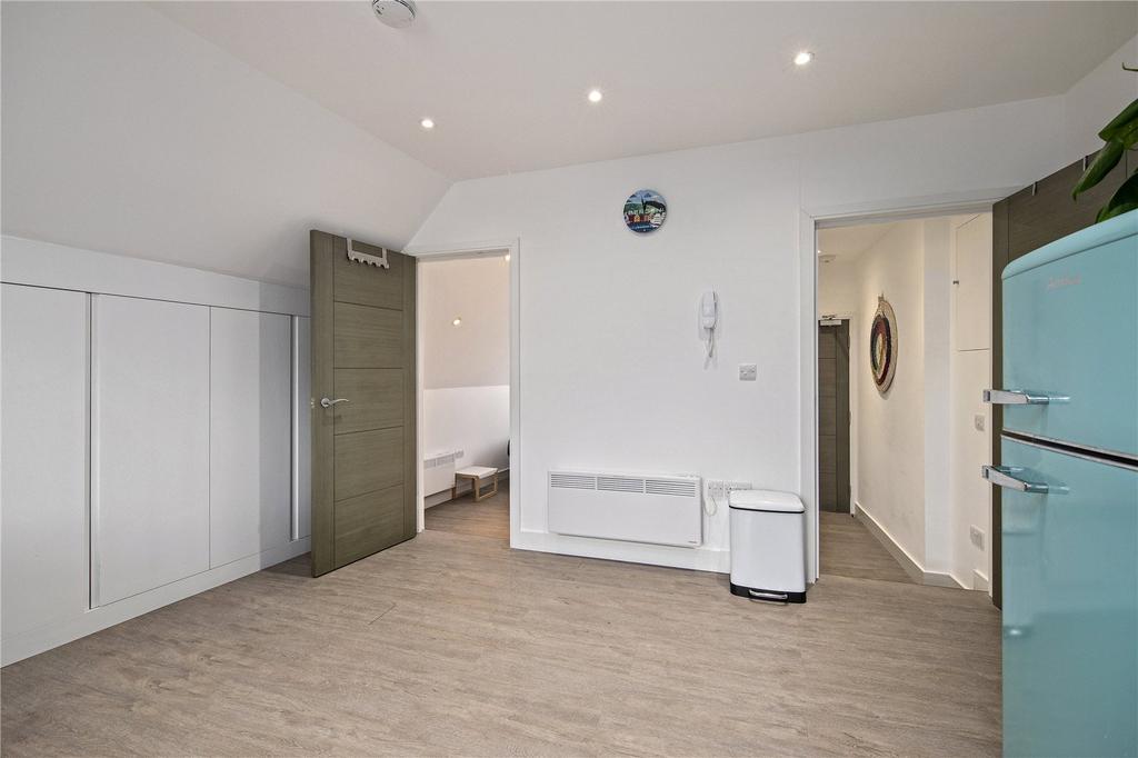Apartment in Kew - More