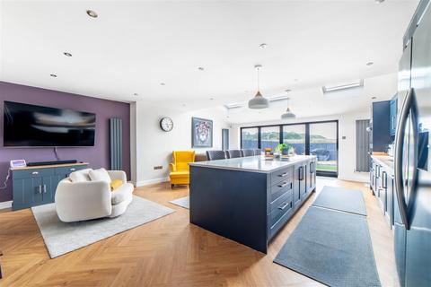 undefined, Newham Avenue, Hazlerigg, NE13