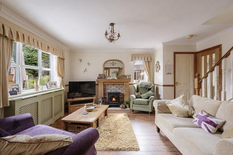 3 bedroom semi-detached house for sale, Menzies Avenue, Basildon, SS15