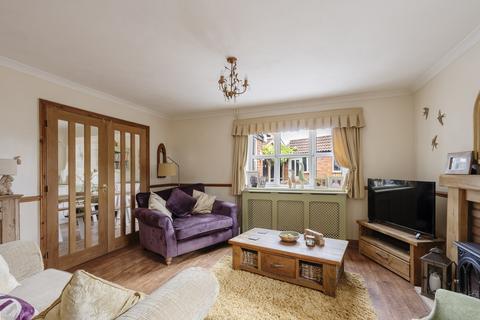 3 bedroom semi-detached house for sale, Menzies Avenue, Basildon, SS15