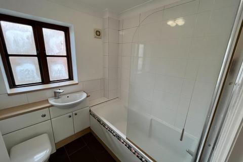 2 bedroom terraced house to rent, Coppercourt Leaze, Wimborne