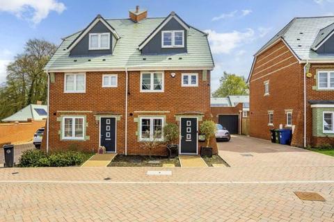 4 bedroom semi-detached house to rent, Kilty Place, High Wycombe, Buckinghamshire, HP11