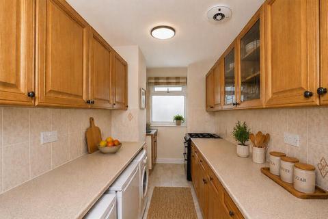 2 bedroom flat to rent, Forest Road, London E11