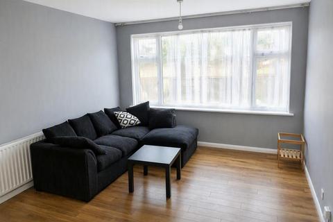 2 bedroom flat to rent, Forest Road, London E11