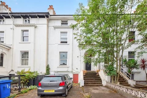 2 bedroom apartment for sale, Queens Road, London