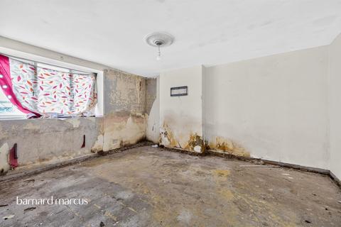 2 bedroom apartment for sale, Queens Road, London
