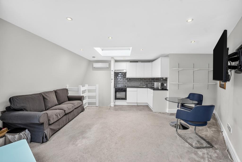 Apartment in London, Falcon Estate, Battersea - View 3